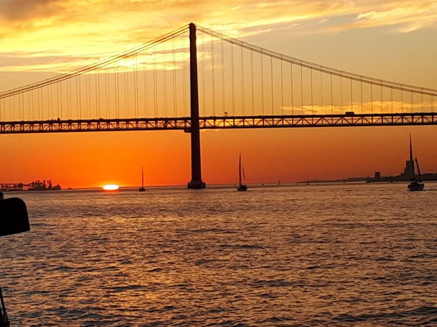 Lisbon: SpeedBoat Tour at Sunset or Daylight - Starting Location and Meeting Point