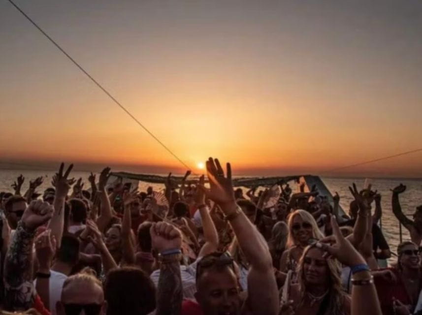 Lisbon: Sunset Boat Party Cruise With DJ and Open Bar - Experience Highlights