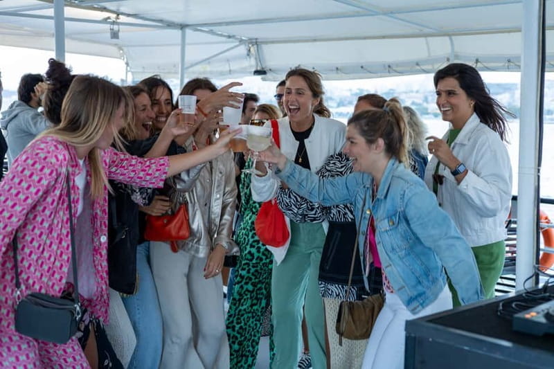 Lisbon: Sunset Boat Tour with Music and Drinks - What to Expect on Board: Comfort, Drinks, and Atmosphere