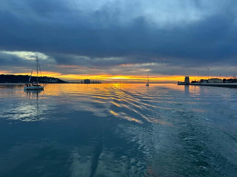 Lisbon: Sunset Sailing Boat Tour with Drinks - The Itinerary: Seeing Lisbon from the Water