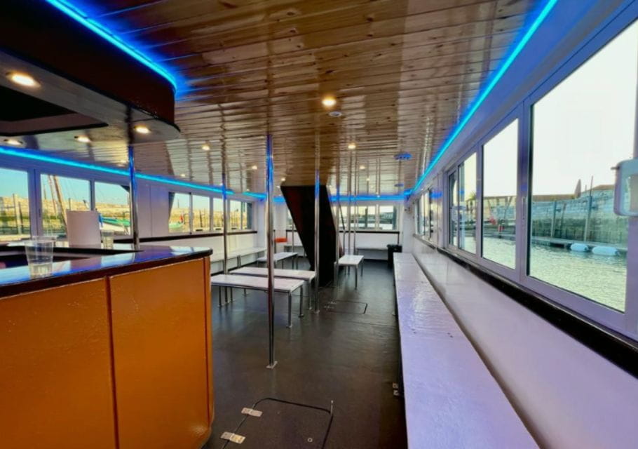 Lisbon: Tagus River Cruise to the Ocean & Dolphin Watching - Observing Dolphins in Their Habitat