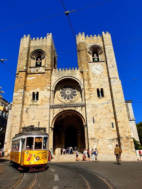 Lisbon: Tuk Tuk 1H30 Tour Old Town Complete with a Old Timer - Who Will Love This Tour?
