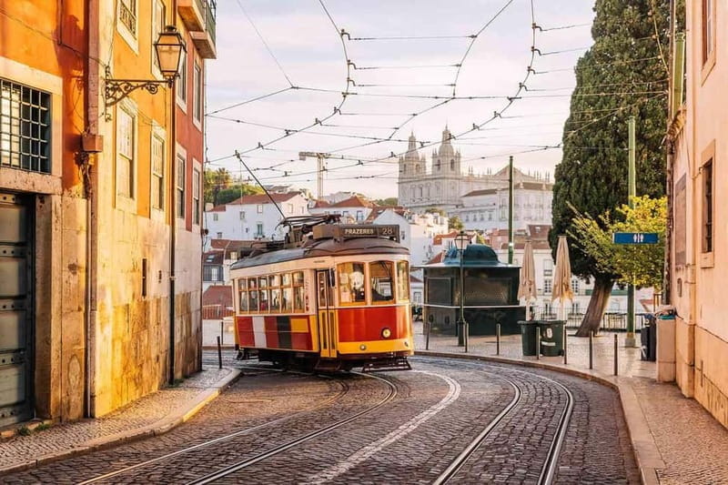 Lisbon: Walking Tour in Chinese - Key Points / Takeaways