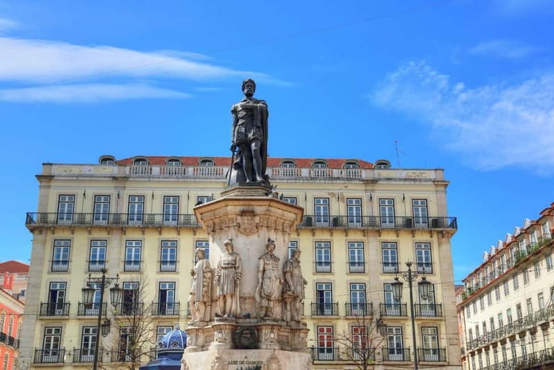 Lisbon: Walking Tour in Chinese - Who Is This Tour Best Suited For?