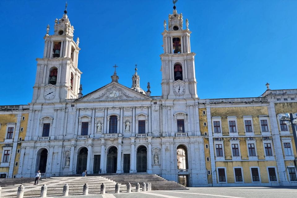 Lisbon: Wellingtons Defensive Lines Tour - Basilica and National Palace