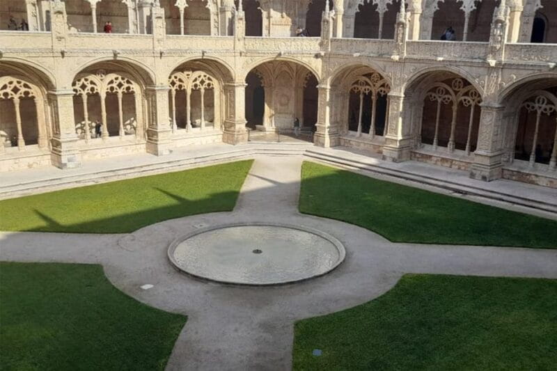 Lisbon:4-HOUR Guided Tuk Tuk Tour Old Town City Center Belem - Exploring Lisbon’s Historic Heart on a Tuk-Tuk