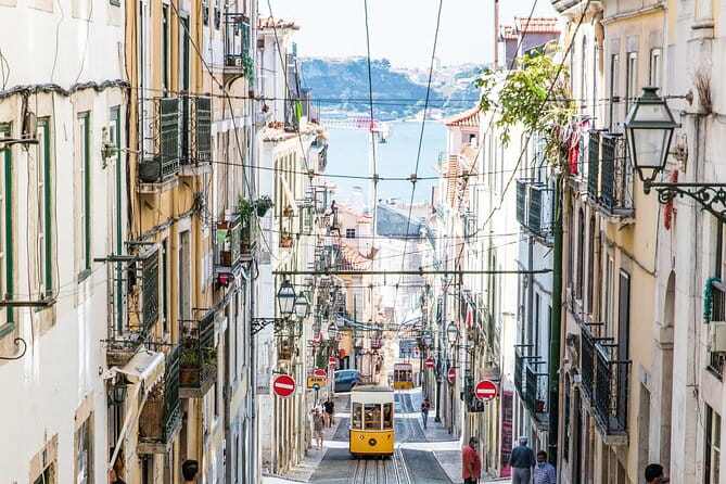 Lisbon's Old Town Private Tuk Tuk Tour (1 Hour and 30 Minutes) - Exploring Alfama and Mouraria: Neighborhoods of Heart