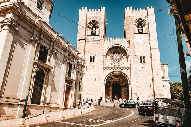 Lisbon's Old Town Private Tuk Tuk Tour (1 Hour and 30 Minutes) - Iconic Landmarks and Market Finds