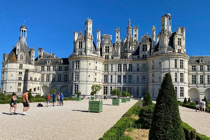 Live Guided Chenonceau, Chambord, Amboise Castles trip from Paris - Detailed Breakdown of the Loire Valley Castles & Wine Tour