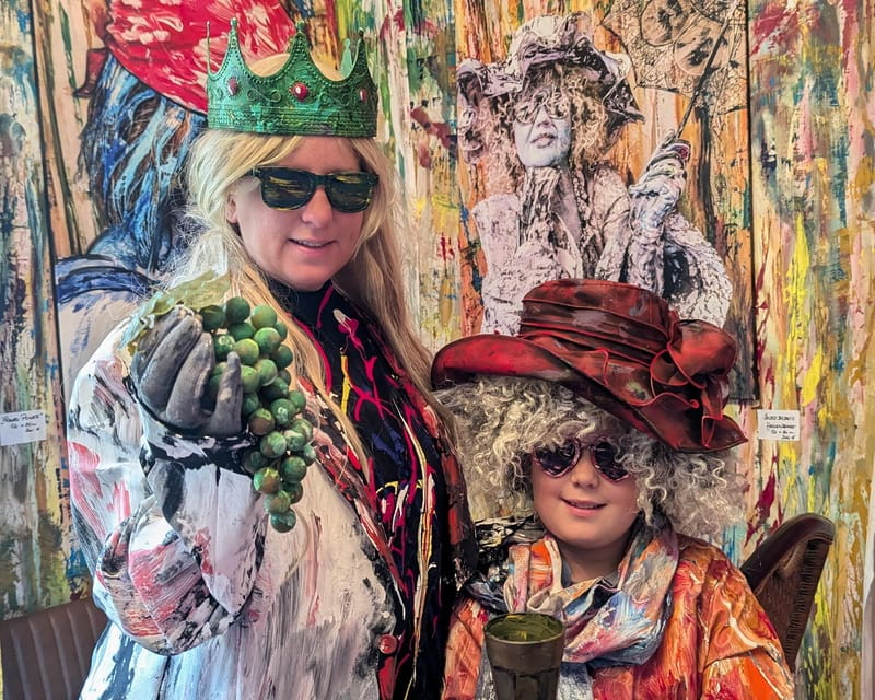 Living color - be a part of art - The Photo Session: Capturing Your Artwork