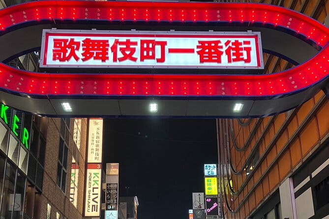 Local Izakaya(Japanese Traditional Bar) Hopping in Shinjuku - Selecting the Dining Options