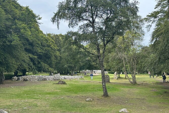 Loch Ness Tour: Day Trip to Loch Ness, Outlander Sites and More - Cawdor Castle: A Fairy Tale Setting and Clan History