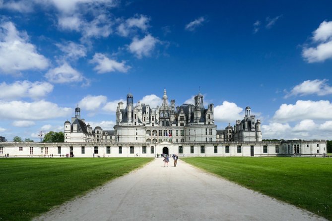 Loire Valley Castles Day Trip From Paris With Wine Tasting - Discovering Château De Chenonceau