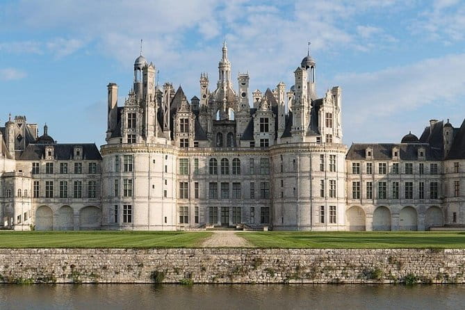 Loire Valley Trip from Paris with Private Local Guide & Private Transportation - Key points / Takeaways