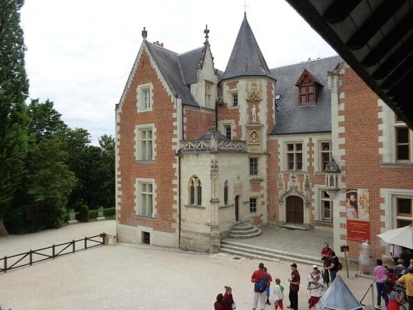 Loire Valley Trip from Paris with Private Local Guide & Private Transportation - From Paris to the Loire: Comfort and Convenience