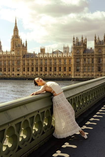 London: 1980s-Inspired Photoshoot at Iconic Landmarks - Exploring London Like Never Before: The Experience in Depth