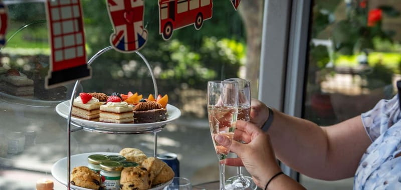 London: Afternoon Tea Bus & Buckingham Palace Entry Option - A Closer Look at the Itinerary