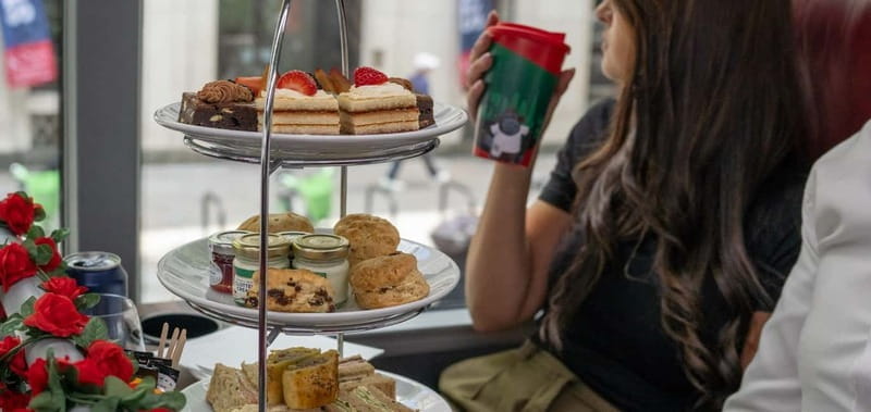 London: Afternoon Tea Bus & Buckingham Palace Entry Option - FAQ