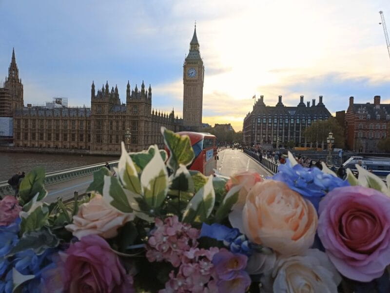 London: Bar Bus Tour by Tootbus - FAQs