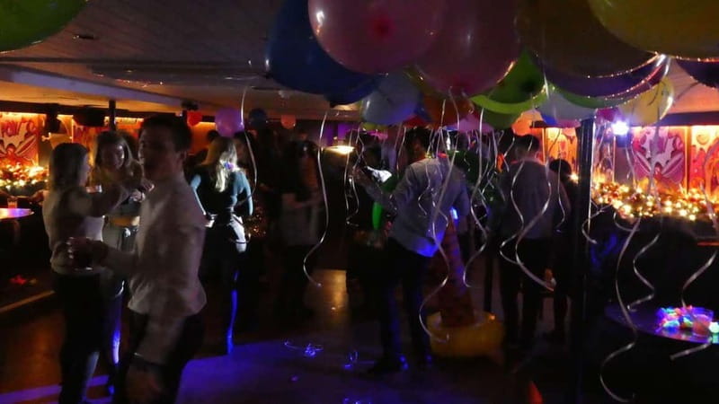 London: Boat Show Comedy Club and Nigthclub - Dining, Drinks, and Logistics