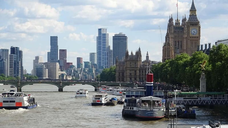 London: Boat Show Comedy Club Experience - Who Is It Best For?