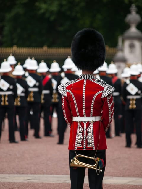 London: Changing of the Guard Experience and Landmarks Tour - Walking the Path of Power and Royalty