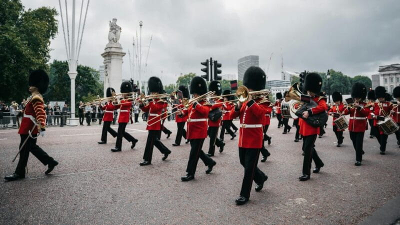 London: Changing of the Guard Experience and Landmarks Tour - Practical Tips for a Smooth Experience