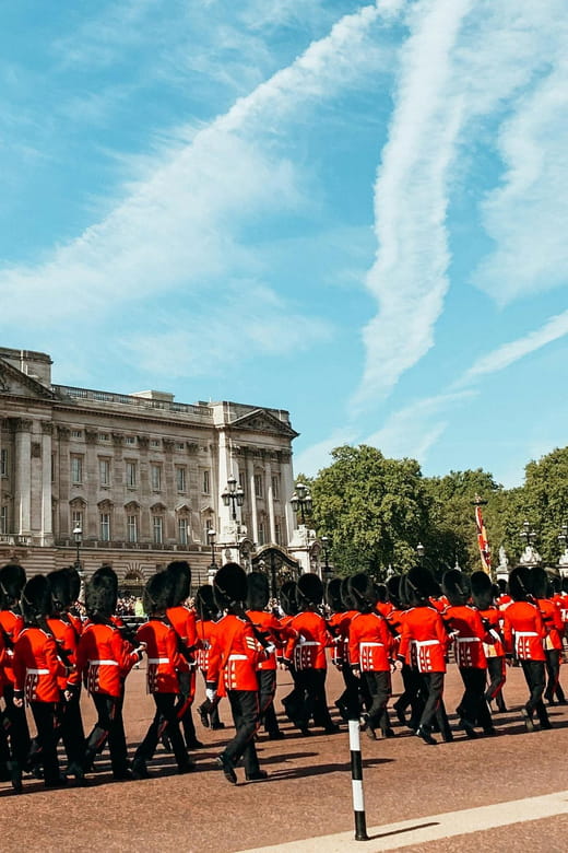London: Changing of the Guard Experience Private Tour Guide - Detailed Itinerary Breakdown