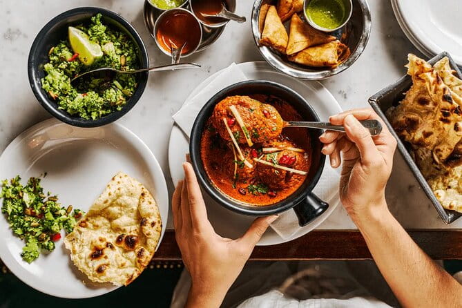 London Foodie Adventure: +10 dishes with Sherpa Food Tours - Guides and Atmosphere