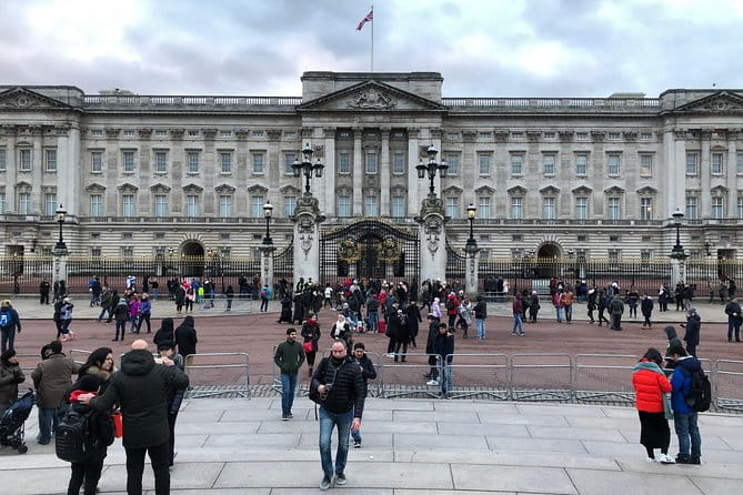 London Highlights Private Car with Driver Guide - Price and Logistics