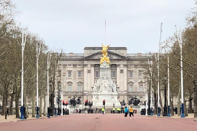 London Highlights Private Car with Driver Guide - Who Should Consider This Tour?