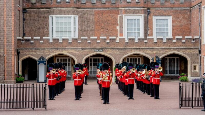 London: Hop-On Hop-Off Pass with Thames River Cruise 24 Hrs - Exploring Londons Landmarks on Your Terms