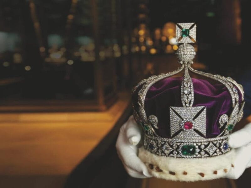 London: South Bank Walking Tour & Enter The Tower of London - The Beefeater Tour: Authentic British Tradition