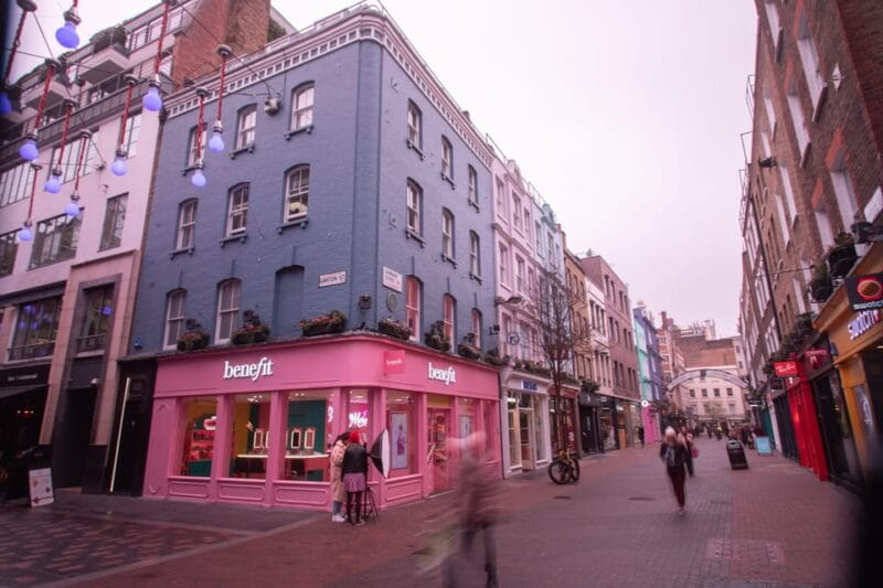 London: Taylor Swift London Boy Walking Tour - Discovering London with a Pop Star’s Perspective