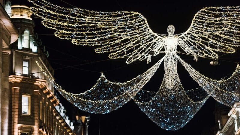 London: Tootbus Christmas Lights Tour incl walking tours - FAQ