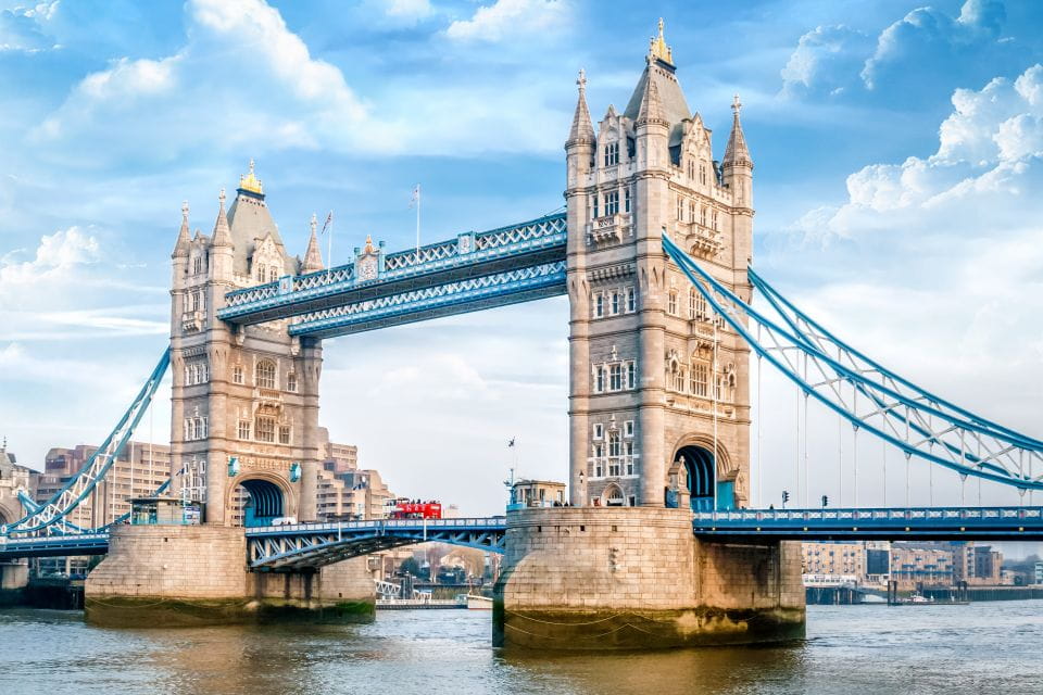 London: Tower of London Guided Tour With Crown Jewels Option - Guided Tour Highlights