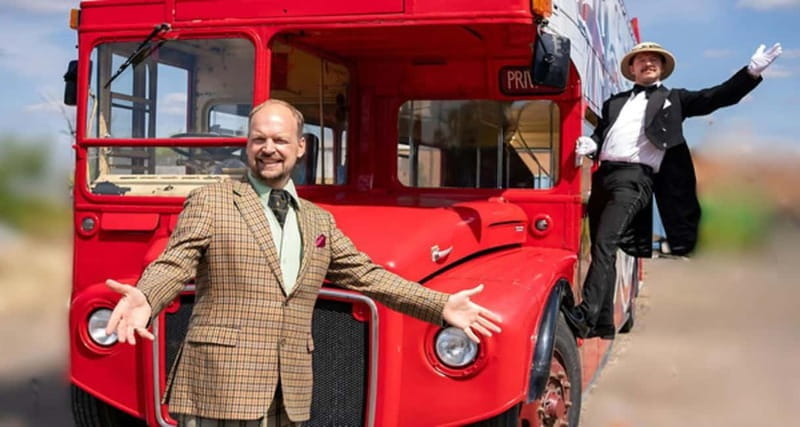London Vintage Bus Tour: Live Comedy Sightseeing Show - Discovering London on a Theatrical Bus Ride