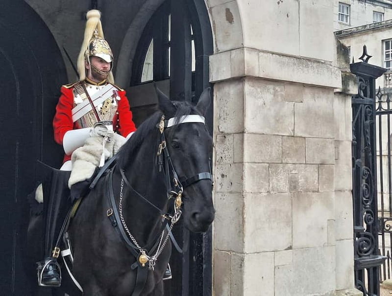 London Walking Tour: Buckingham Palace to Big Ben in 2 hours - Key Points / Takeaways