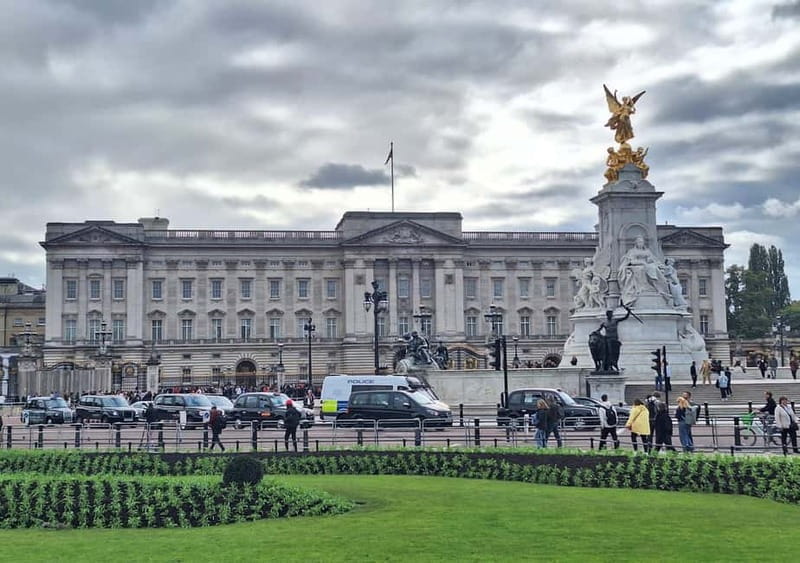 London Walking Tour: Buckingham Palace to Big Ben in 2 hours - A Practical Look at the Tour: What to Expect and Why It Matters