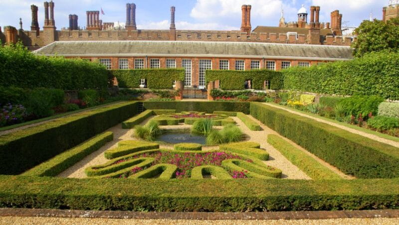 London: Windsor, Hampton Court Palace with Free Snack Pack - FAQs