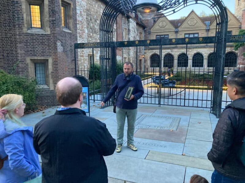 London's Ghosts & Gruesome Past Nighttime Walking Tour - Key points/Takeaways