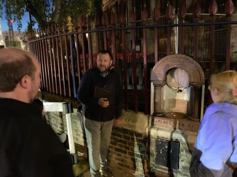London's Ghosts & Gruesome Past Nighttime Walking Tour - Exploring London’s Shadowy Past
