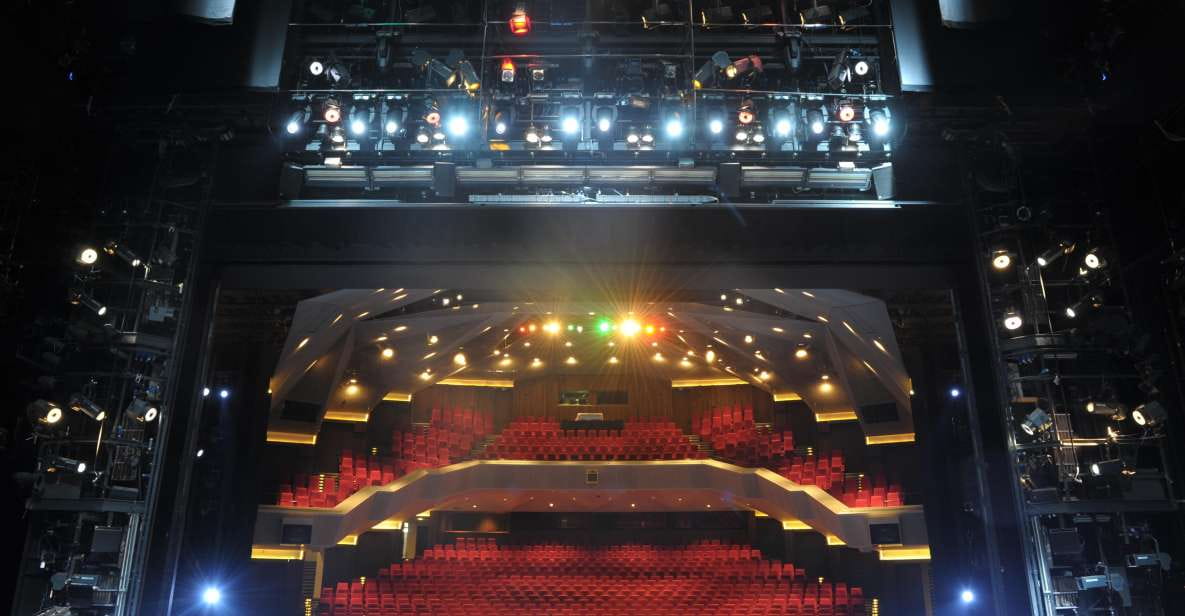Look Behind the Scenes - Leadership in the State Theater - Tour Experience at the Theater
