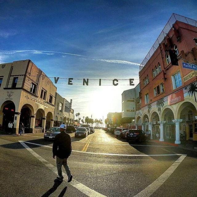 Los Angeles: L.A. Highlights in One Day Guided Experience! - Stroll the Hollywood Walk of Fame