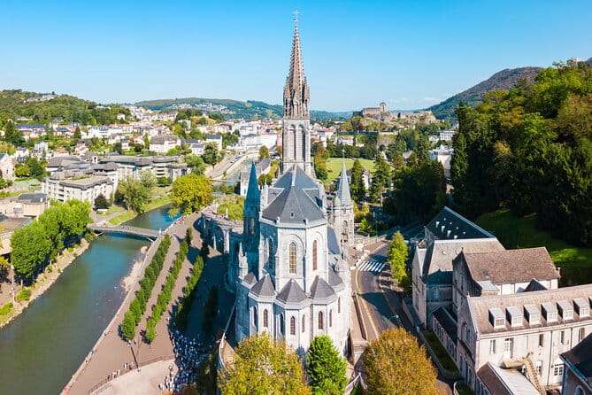 Lourdes Must-see Sites and Sanctuary Private Guided Tour - Key Points / Takeaways
