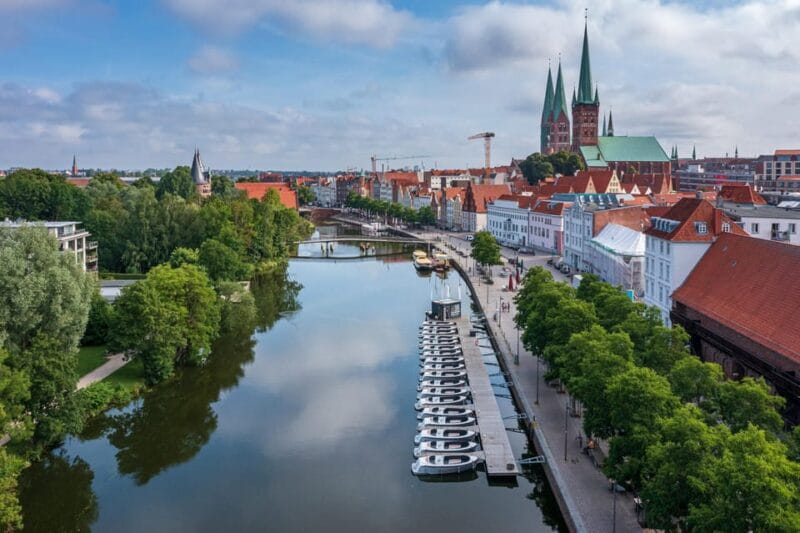 Lübeck: Electric Boat Rental - without driving licence - Discovering Lübeck’s Waterways: What to Expect