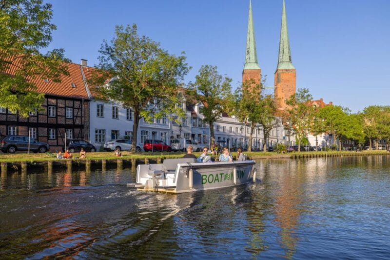 Lübeck: Electric Boat Rental - without driving licence - Budget and Value
