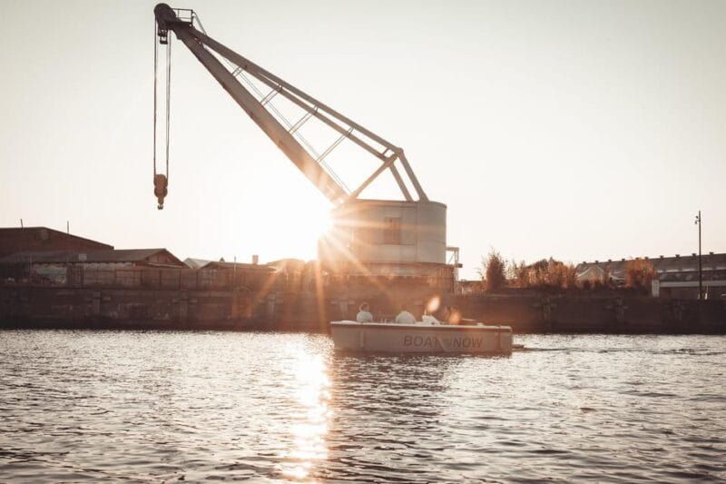 Lübeck: Electric Boat Rental - without driving licence - The Sum Up