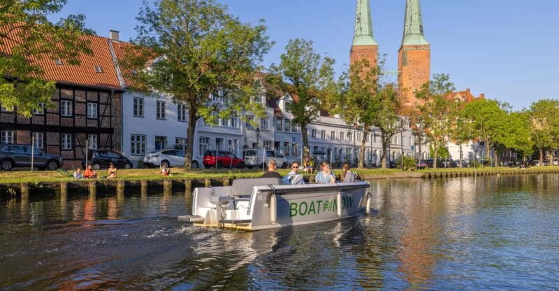 Lübeck: Electric Boat Rental - without driving licence - FAQs