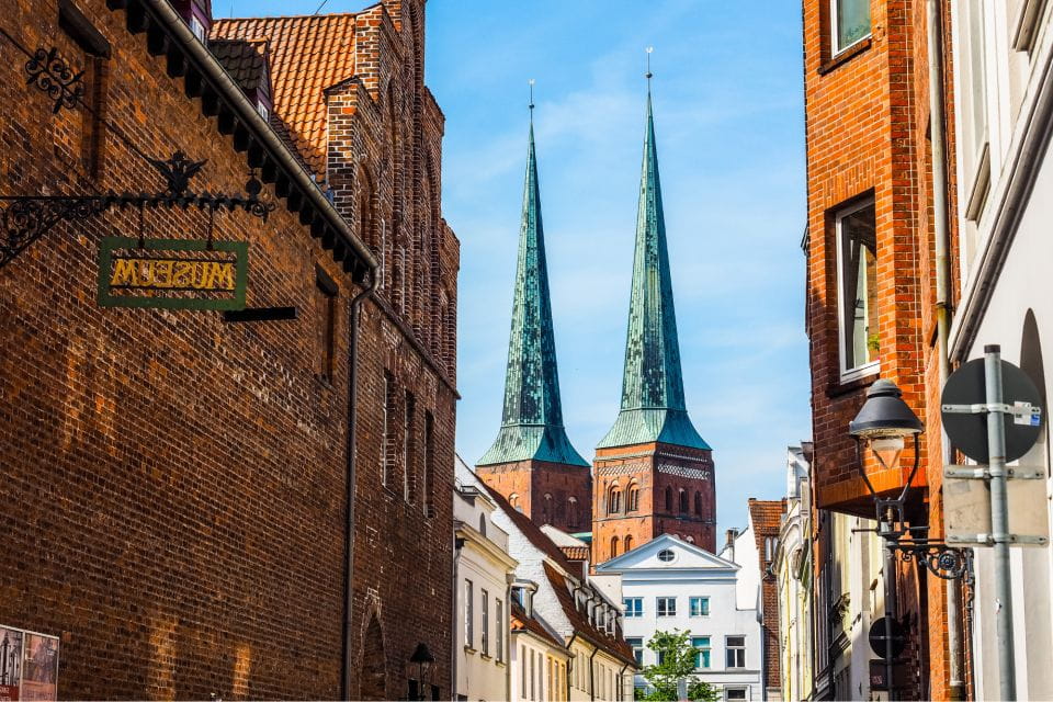 Lübeck: First Discovery Walk and Reading Walking Tour - Experience Features